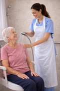 Caregiver PPE Aprons – White (25 pack): Cleaning, bathing and incontinence care